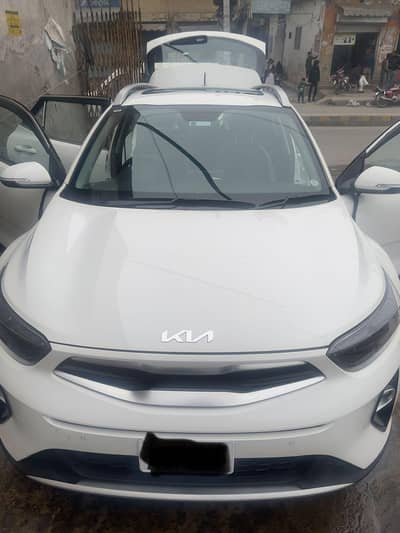 KIA Stonic EX PLUS 2025 3800Km driven minor dry dent in right side