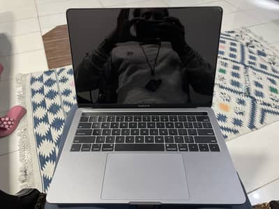 MacBook pro 19 model i7