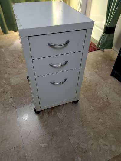 chester or 3-drawer shelf