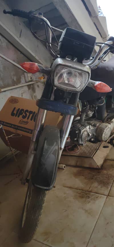 2004 model he srif culch plates ka kaam he