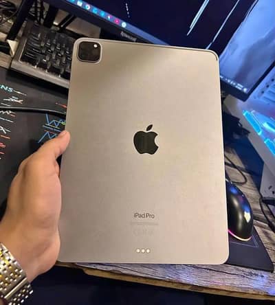 Apple iPad Pro M2 With apple pencil