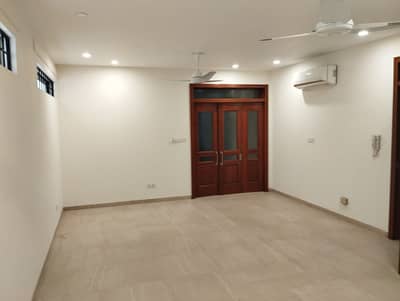 F-10 LOWER PORTION FOR RENT EXCELLENT 666SQY SEPARATE GATE PROPER AND MODERN FITTINGS, TILE FLOORING PROPER 2 BEDROOMS, 2 ATTACHED BATHROOMS