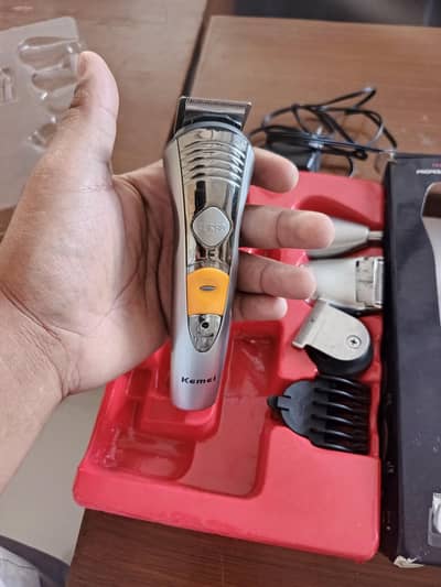 kemei  rechargeable 7 in 1 grooming kit