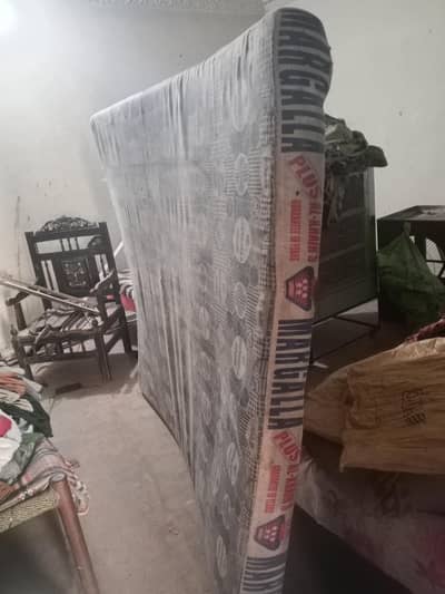diamond King size mattres Forsale condition sahi ha