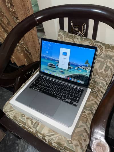 Apple macbook pro m1 chip 8/256gb full box