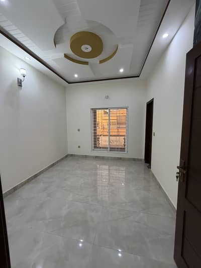 10 Marlah Vip Upper portion with Roof for rent