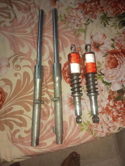 am selling rear shok 70 cc bike farnt and back