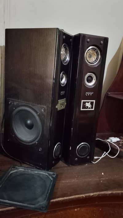 all ok no repree orjnal woofer all ok condition new