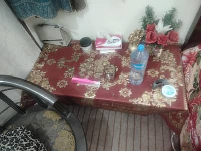 room chairs with table