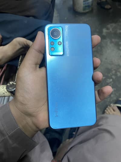 Good mobile 10/10 ok mobile box available 6/128  WhatsAp n 03185081321