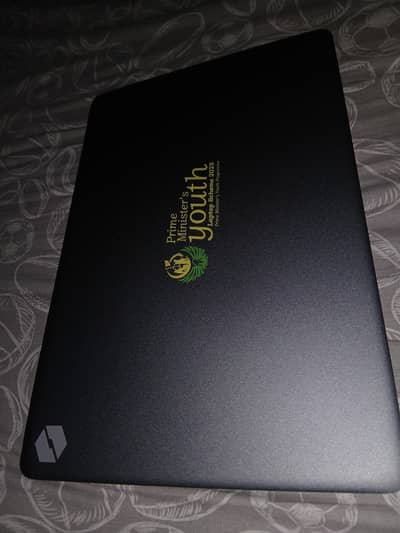 New laptop box pack Ryzen 2 series 7000 windows 11 pro installed