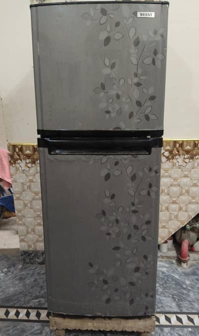 Orient fridge Medium Size black gray colour Argent sale  03081593504