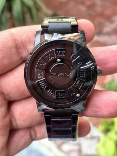 Classic & Unique Magnetic Timepiece with Roman Dial