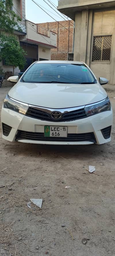 Toyota Corolla 2015 model automatic transmission well maintained car