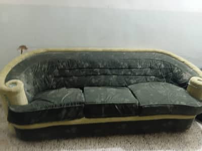 sofa in good condition