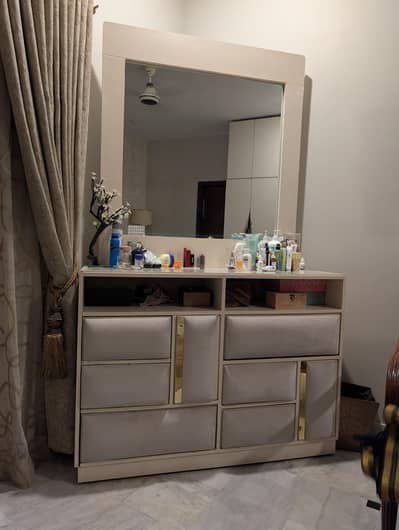 Dressing table