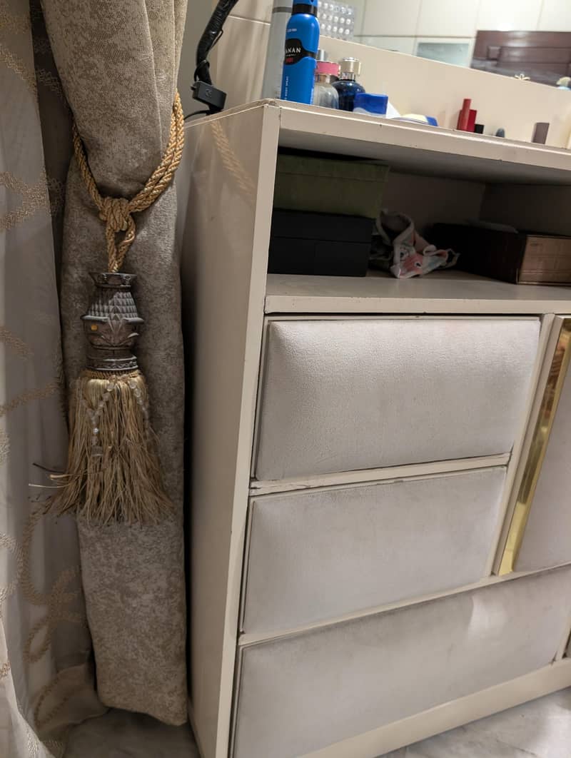 Dressing table 2