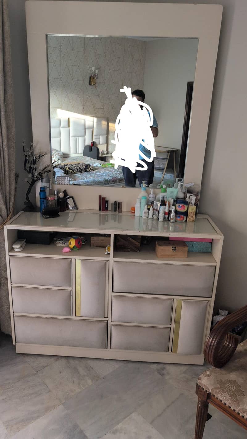 Dressing table 3