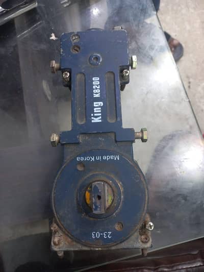 I am selling the mirror door  things