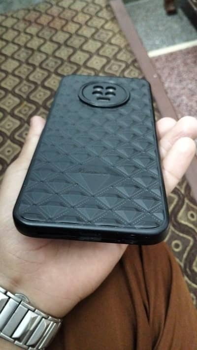 Mobile all ok hai  (6)(128) mobile hai sath charger mil jaiga