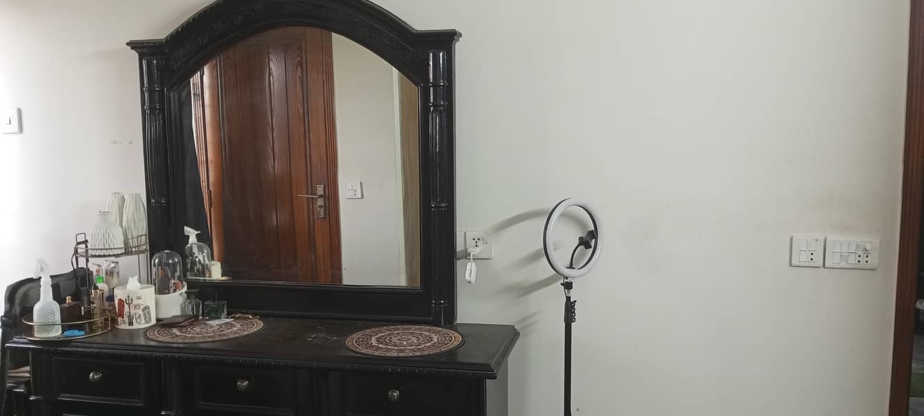 Dressing Table 0