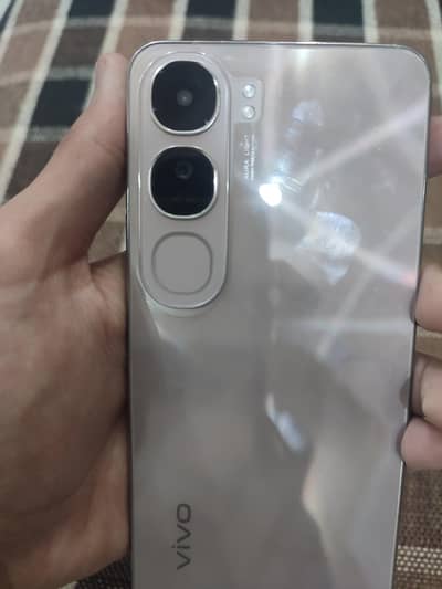 Vivo V40 used mobile under very low price