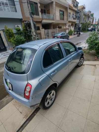 1300 cc 18+ fuel average best for a family.