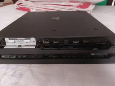 Selling my PlayStation 4 Pro 1Tb in great condition