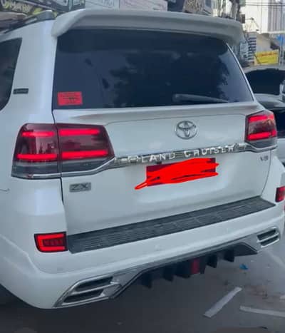 LandCruiser V8 back lights