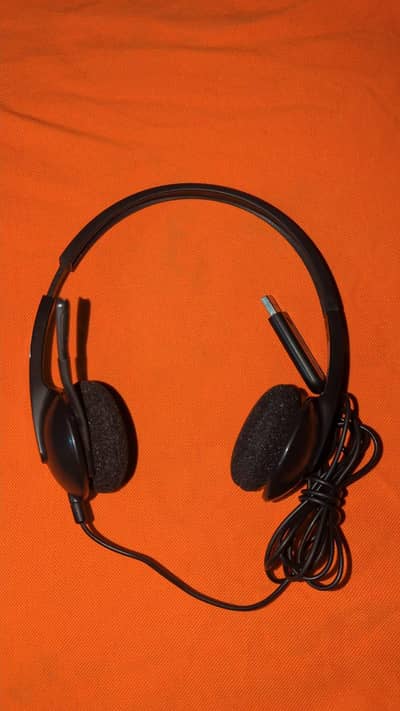 Logitech, A4 tech, jebra, Microsoft, accuton calling headphones