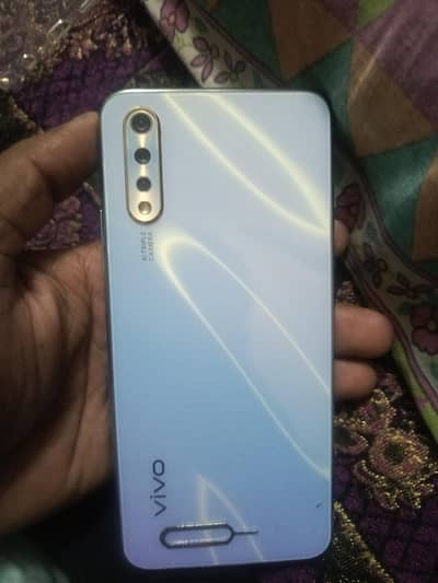 vivo s1 no box charge h Sath 8 gb ram 256 memry 03481970200 watsnuumbe
