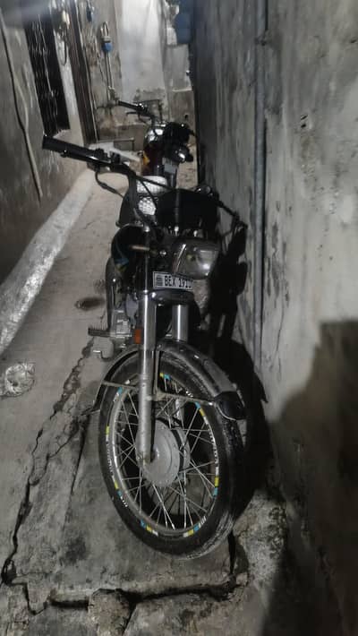 Honda 125 Scratch less bike
