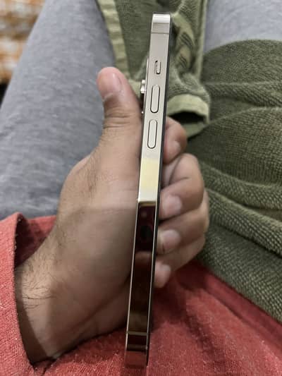 •Iphone 14 pro jv (10/10) • whatsapp /sim 03128007298