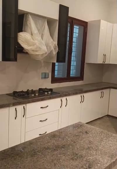 BRAND NEW 500 YARDS FIRST FLOOR PORTION FOR RENT