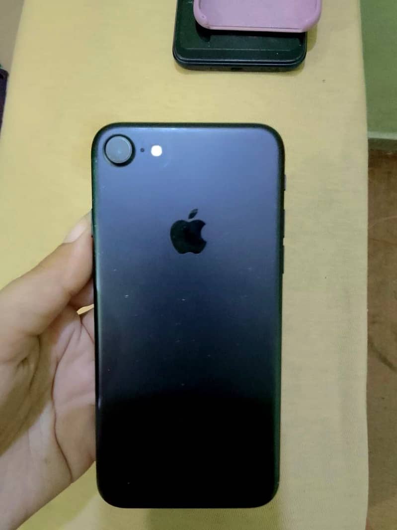Apple iPhone 7 0