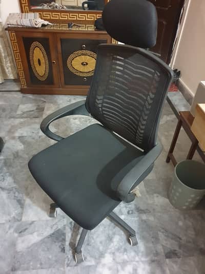 Rolling Chair with Neck Rest