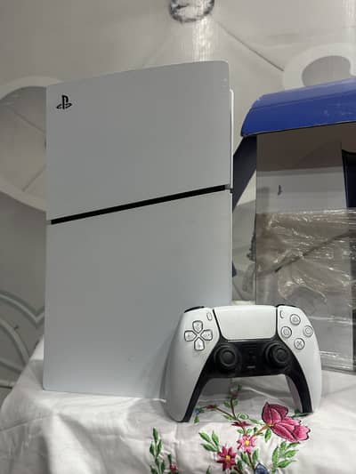 Ps5 1tb with one disk lush condition