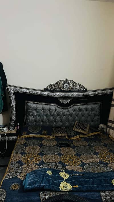 bed set/ side tables / dressing table/ showcase