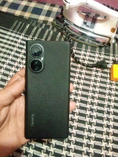 8+8/256 edge screen Wala phone bilkul munasib 03257519149 Whatsapp