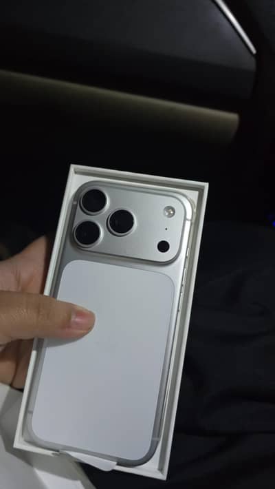 iphone 17 pro all okay no open repair icloud lock hay 26.2 version