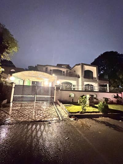 14 BEDROOMS FULLY FURNSIHED HOUSE FOR RENT IN F-7