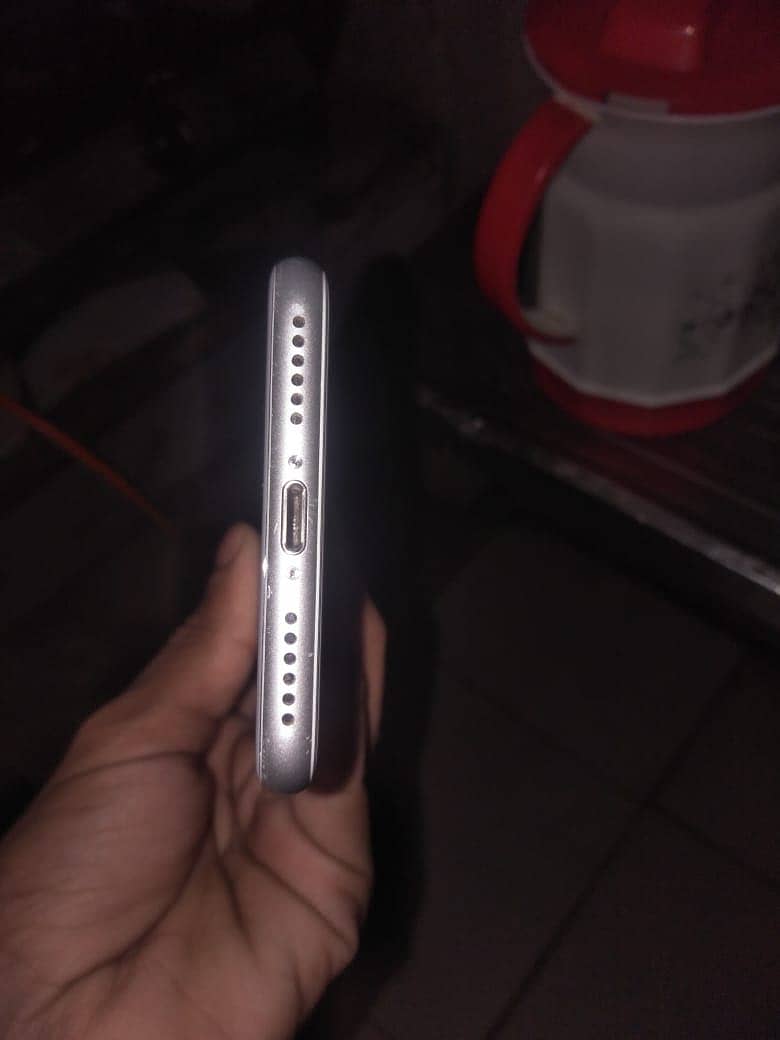 iPhone 8 (sim working) 3