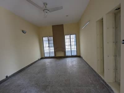 In DHA Phase 4 - Block AA Upper Portion Sized 10 Marla For rent