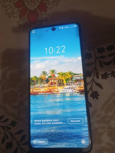 Tecno spark 8pro  glass break hai chalna ma ok hai 33 watt fast charge