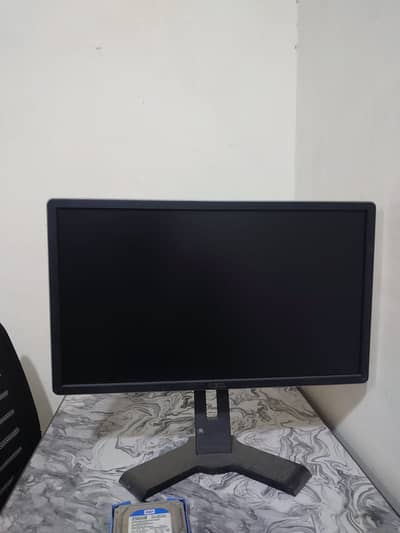Dell 24" Monitor x 3