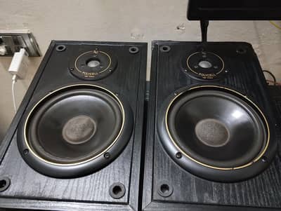 infinity book shelf speaker