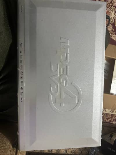 Philips DVD Player MP4/USB/DivX Compatible Silver  Excellent Condition