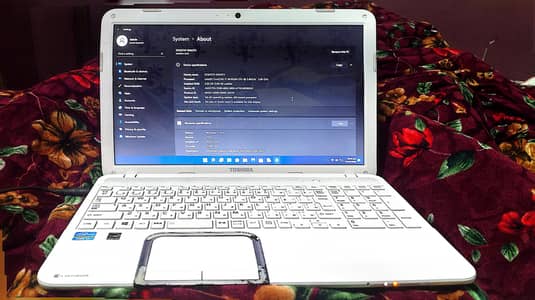 Toshiba dynabook core i7 4gb ram 160gb hdd deive