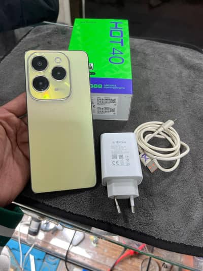 Hot 40 8/256Gb  Complete Box