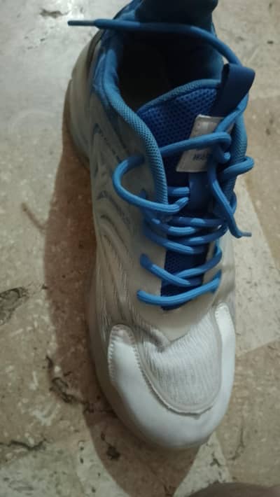 shose Brand  10/9 condition